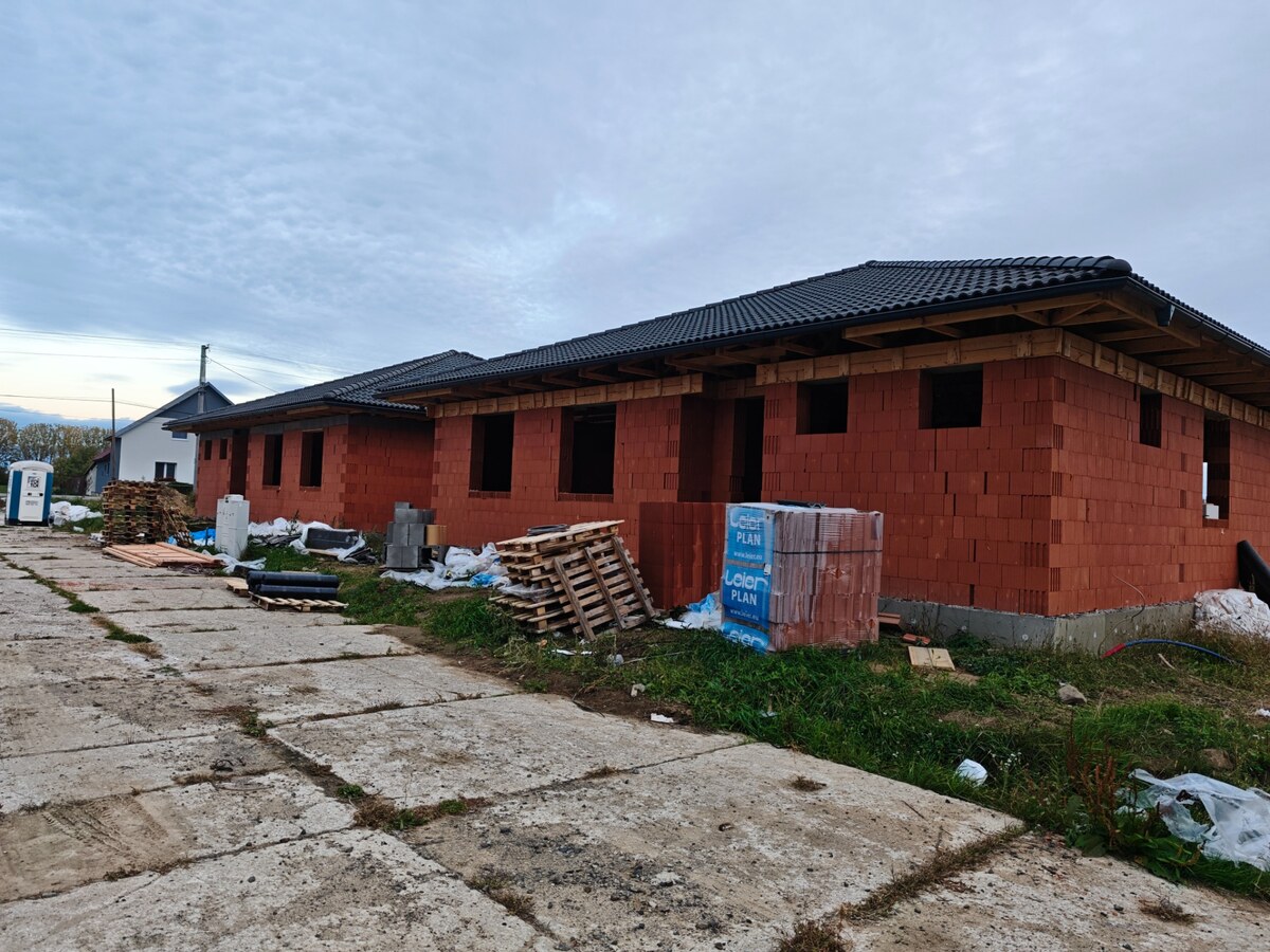 Posledný voľný bungalov na novej ulici – obec Hnojné — foto 16