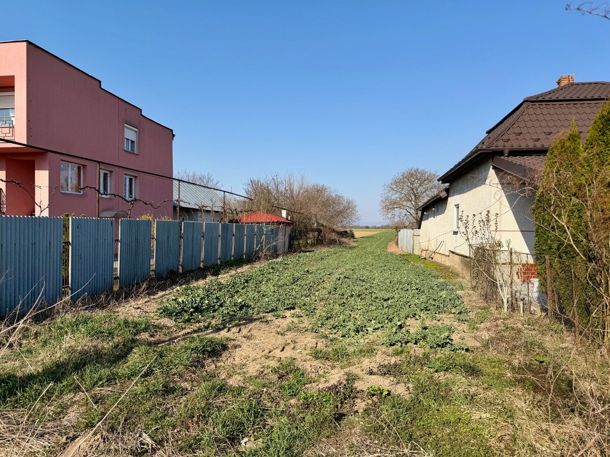Stavebný pozemok pri rieke Uh v obci Lekárovce — foto 3