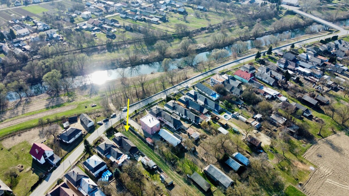 Stavebný pozemok pri rieke Uh v obci Lekárovce — foto 6