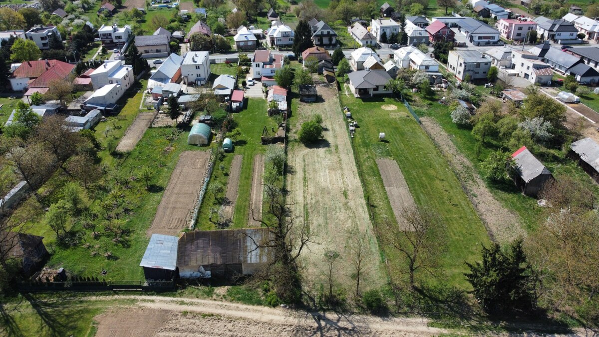 Pozemok so starým domom v Močaranoch — foto 8