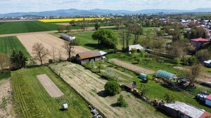 Pozemok so starým domom v Močaranoch — foto 9