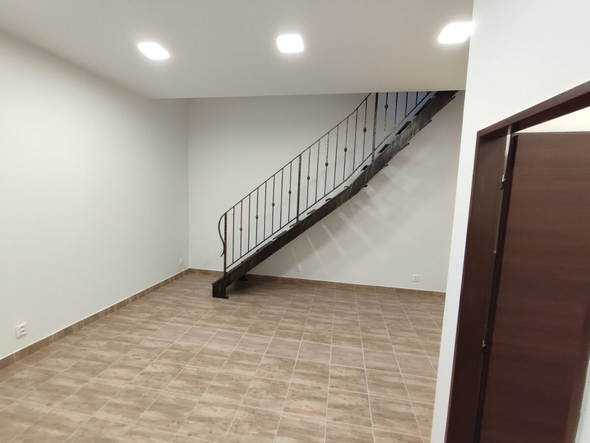 Prenájom obchodno kancelárskych priestorov v centre mesta. — foto 2