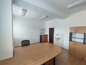 Prenájom kancelárie s bezplatným a bezproblémovým parkovaním. — foto 3