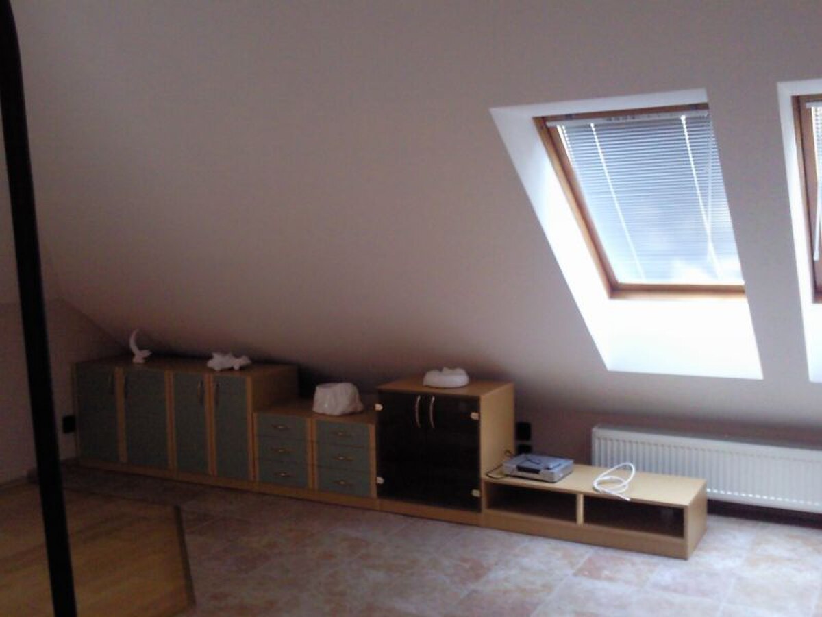 Prenájom 4 izbový podkrovný byt v centre mesta. — foto 4