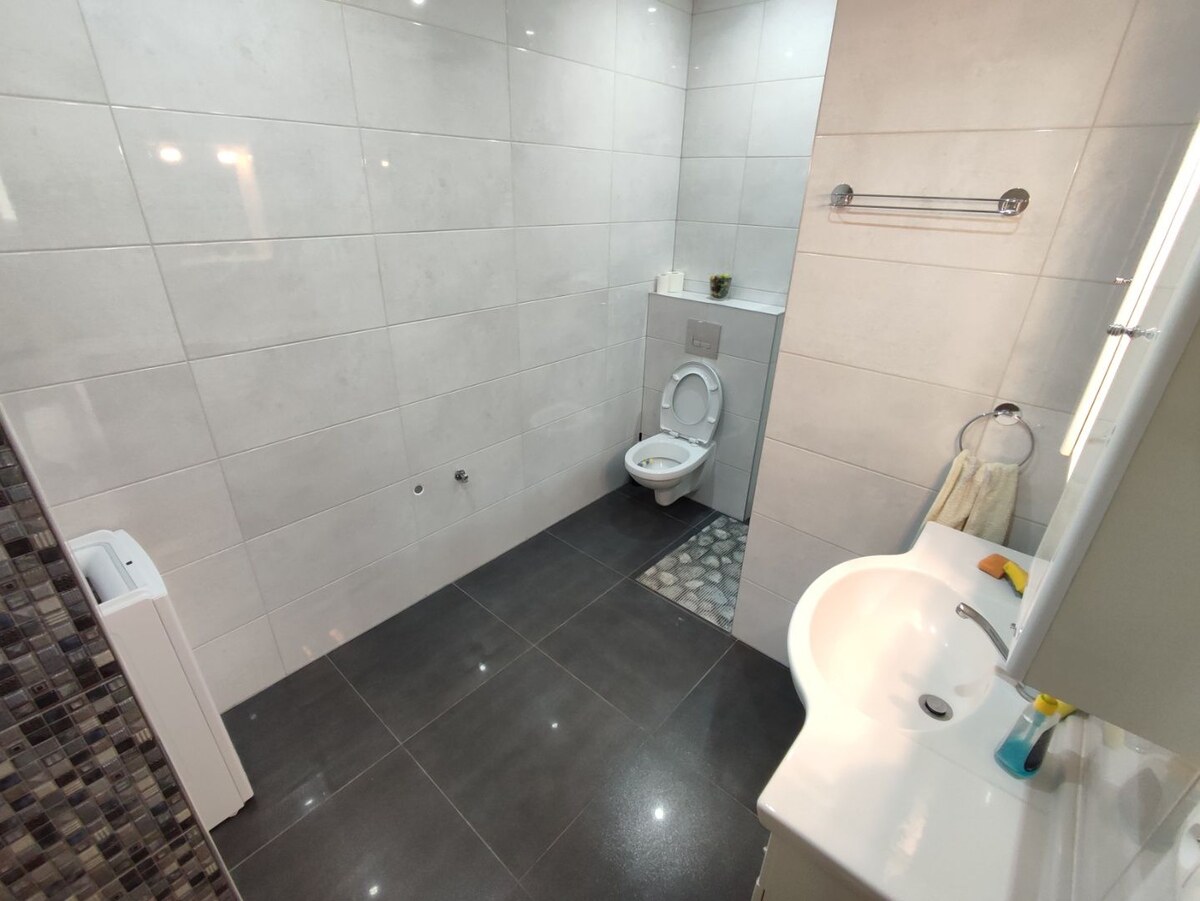 Prenájom pekný 4 izbový byt v centre mesta — foto 5