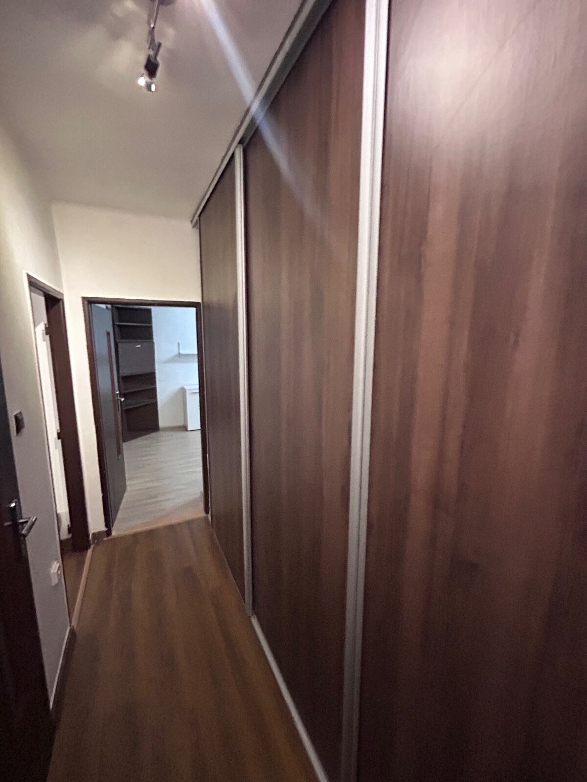 Na predaj 2 zariadený  izbový byt v centre NZ — foto 10