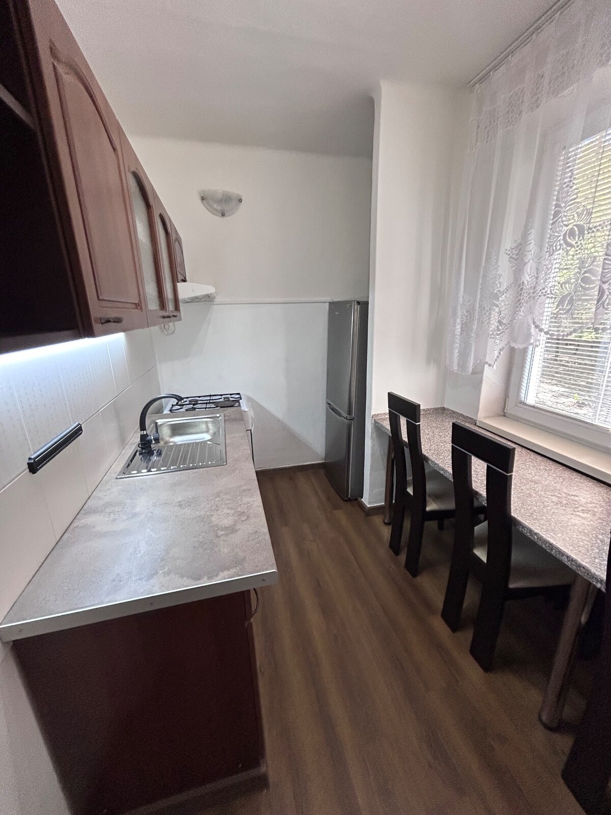 Na predaj 2 zariadený  izbový byt v centre NZ — foto 3