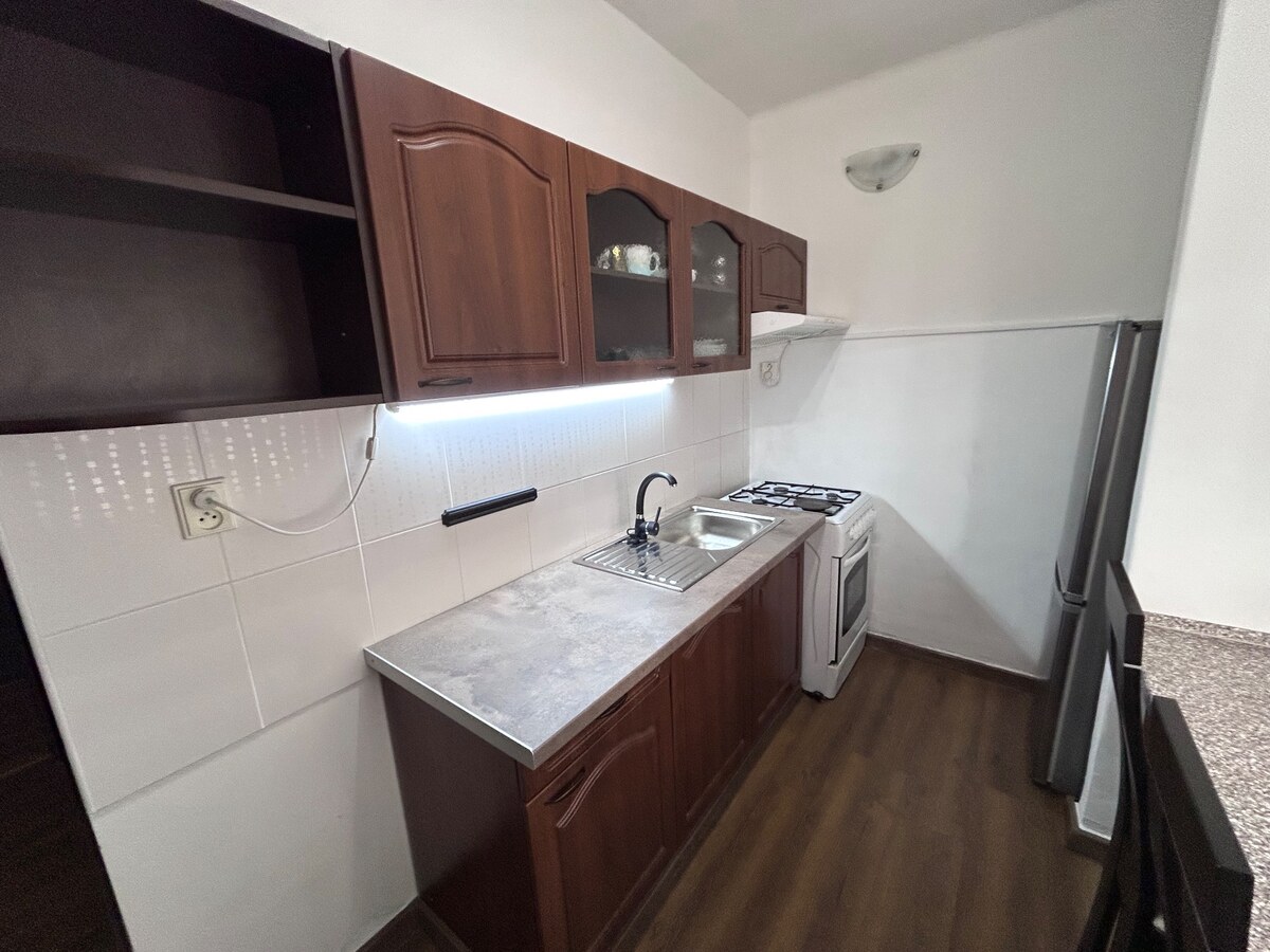 Na predaj 2 zariadený  izbový byt v centre NZ — foto 5