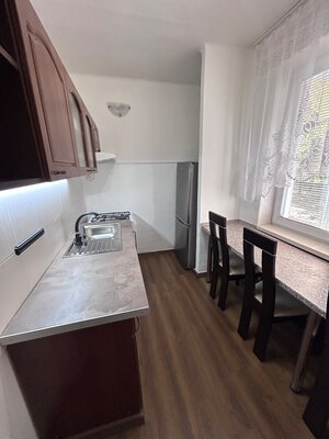 Na predaj 2 zariadený  izbový byt v centre NZ — foto 3