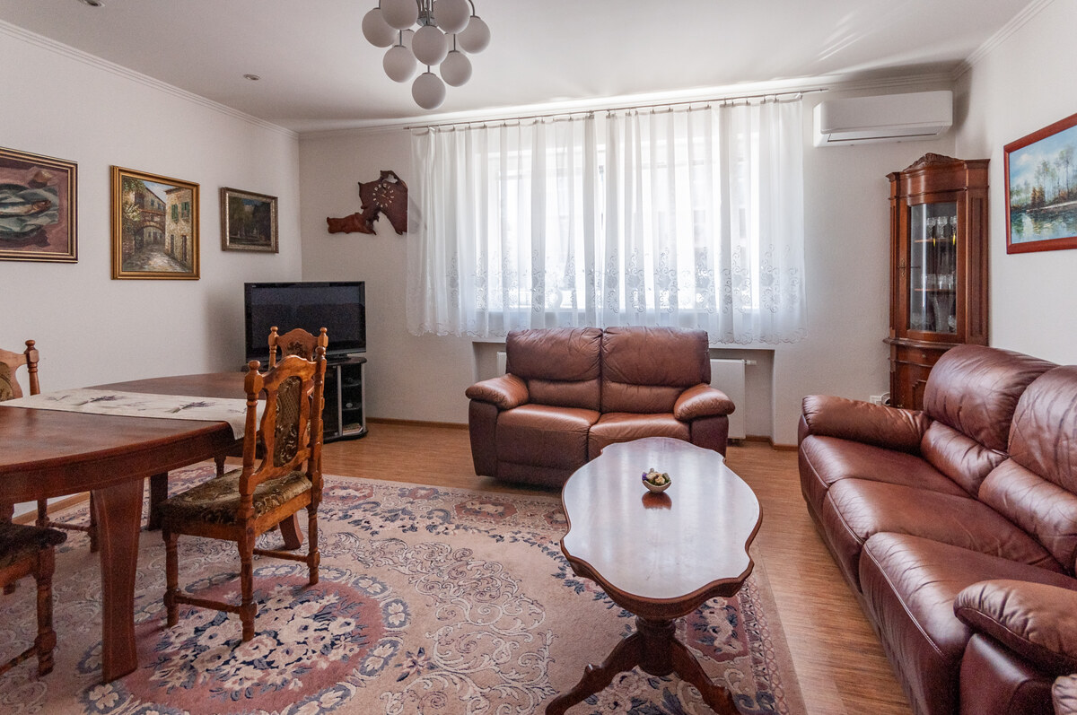 Priestranný rodinný dom s veľkým pozemkom v Nových Zámkoch — foto 11