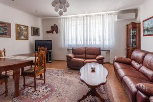 Priestranný rodinný dom s veľkým pozemkom v Nových Zámkoch — foto 11