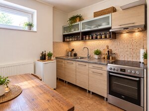Priestranný rodinný dom s veľkým pozemkom v Nových Zámkoch — foto 24