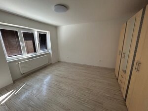Prenajom 2 izboveho bytu v centre mesta NZ — foto 6