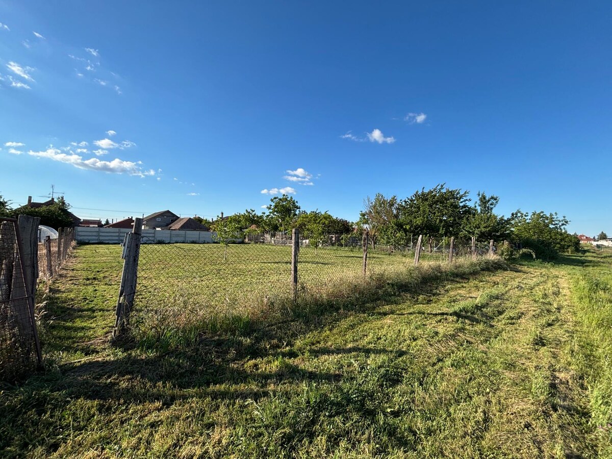 Predaj záhrady  800m2,  10 min od NZ