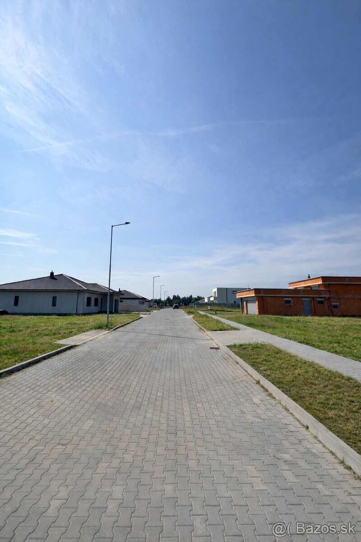 Predaj pozemku 639m2 v obci Dvory nad Žitavou pri NZ
