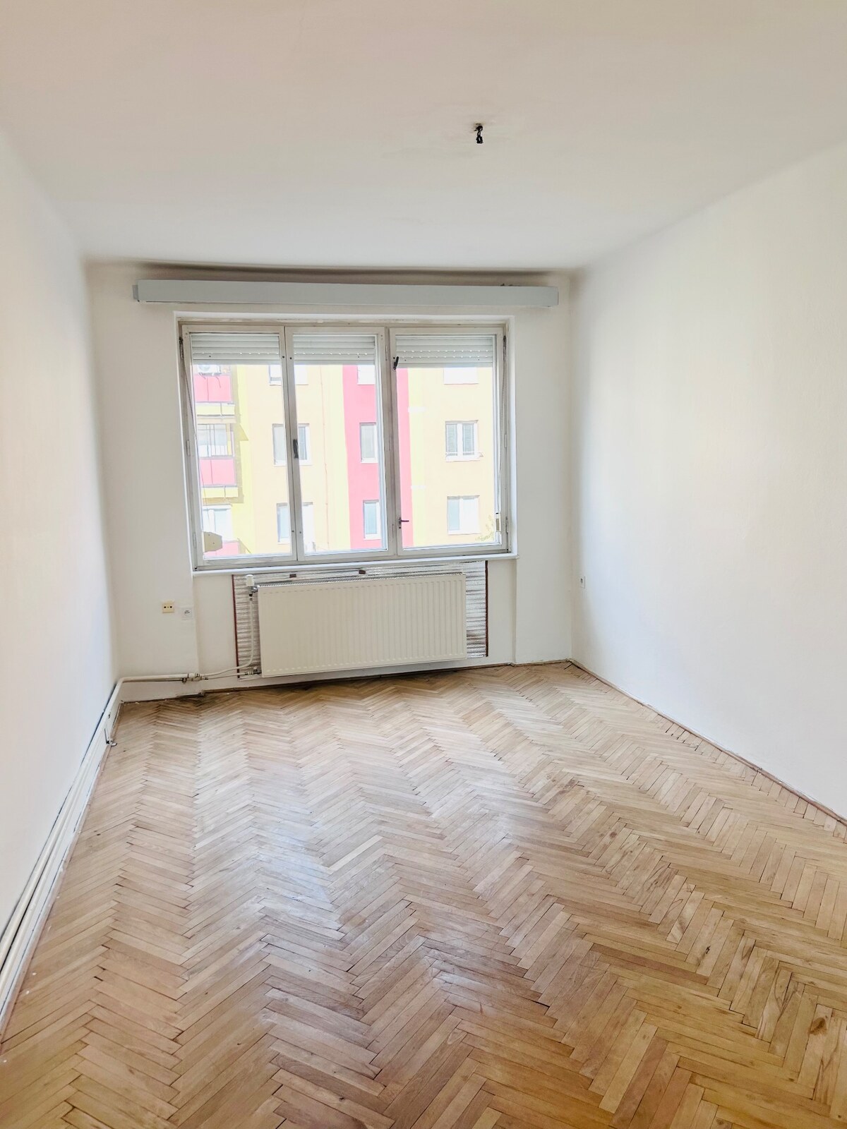Na predaj 2-izbový byt v centre mesta NZ — foto 2