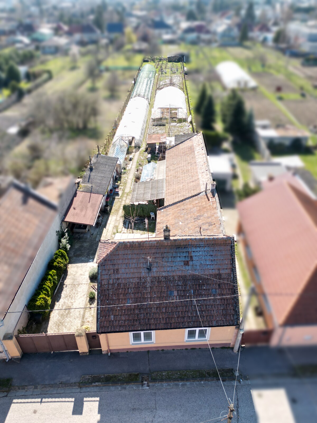 Predaj 20 á  slnečného pozemku s RD v Nových Zámkoch. — foto 2