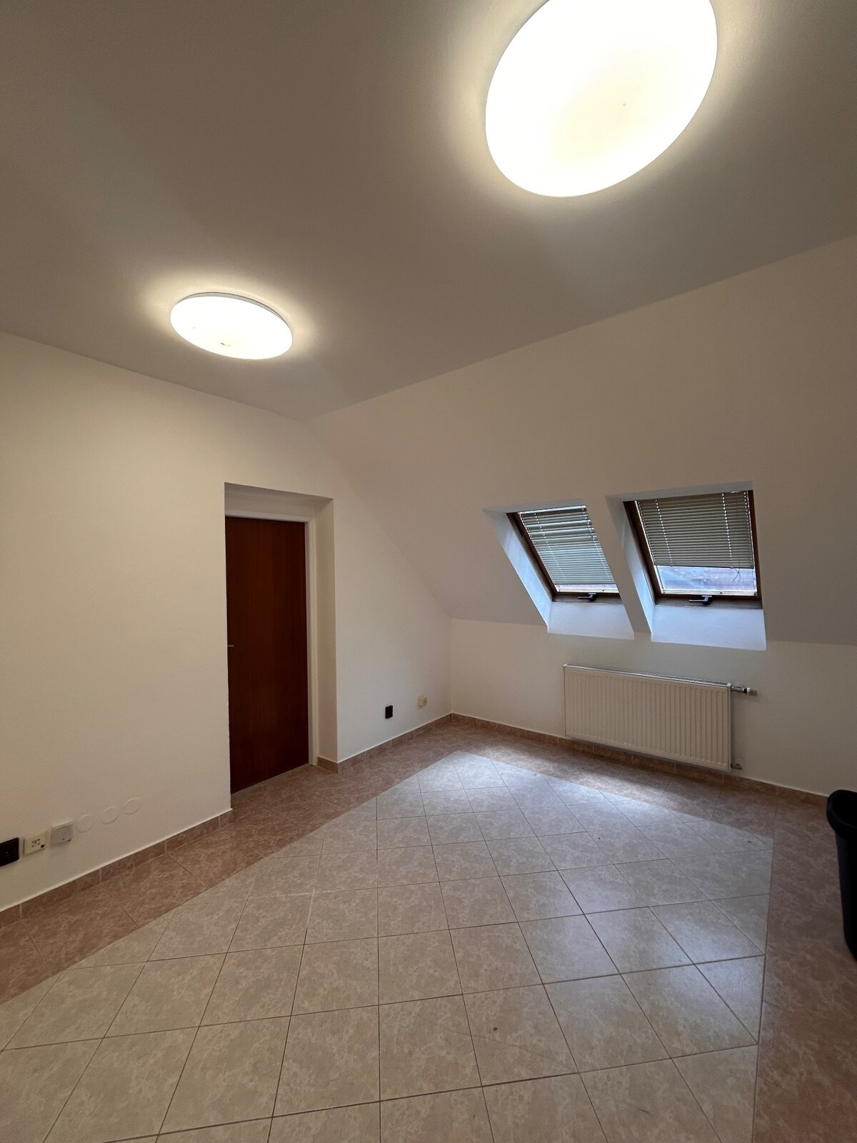 Prenájom priestoru v centre mesta NZ — foto 2