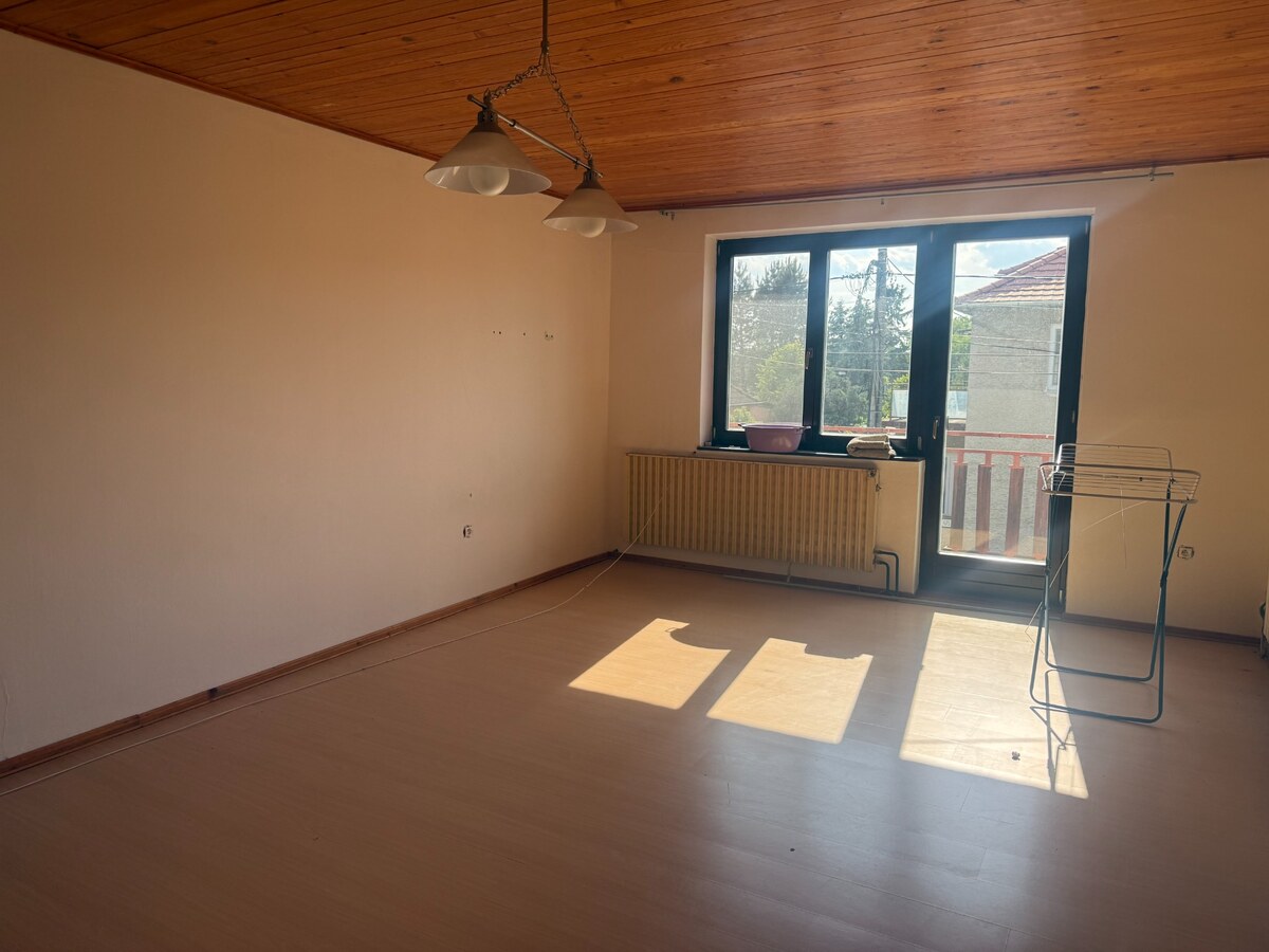 PRIESTRANNÝ 5-IZBOVÝ RODINNÝ DOM V CENTRE PLAVECKÉHO ŠTVRTKU — foto 8