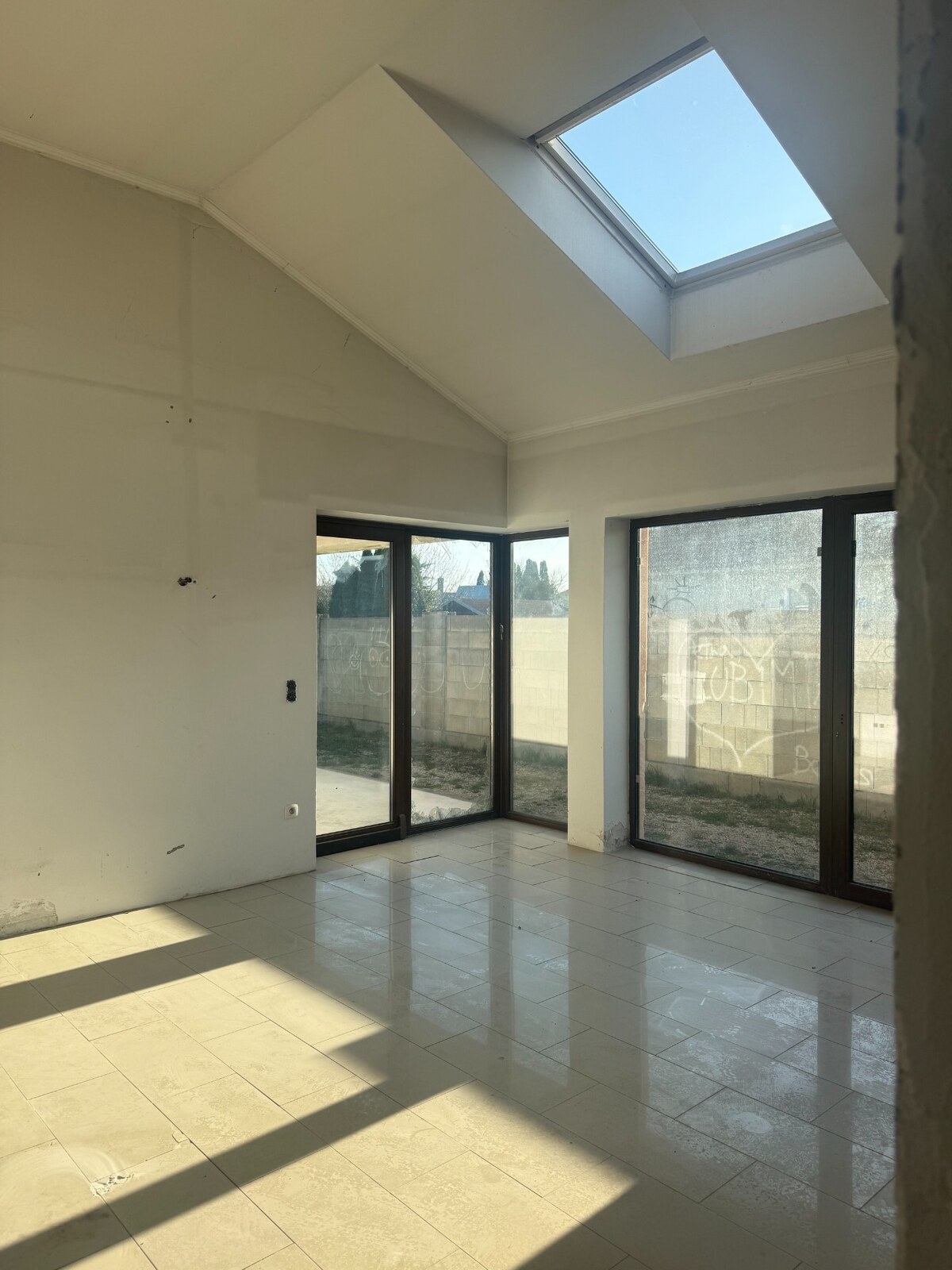 4-IZBOVÝ DOM V ZÁHORSKEJ VSI | 677 m² POZEMOK | DVOJGARÁŽ — foto 11