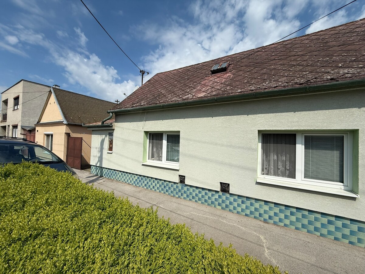 REZERVOVANÝ — foto 2