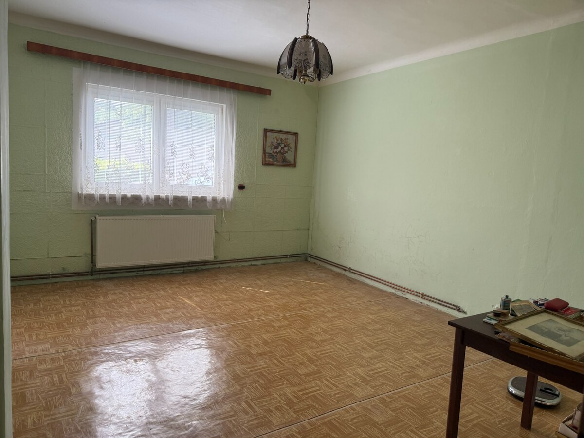 REZERVOVANÝ — foto 3