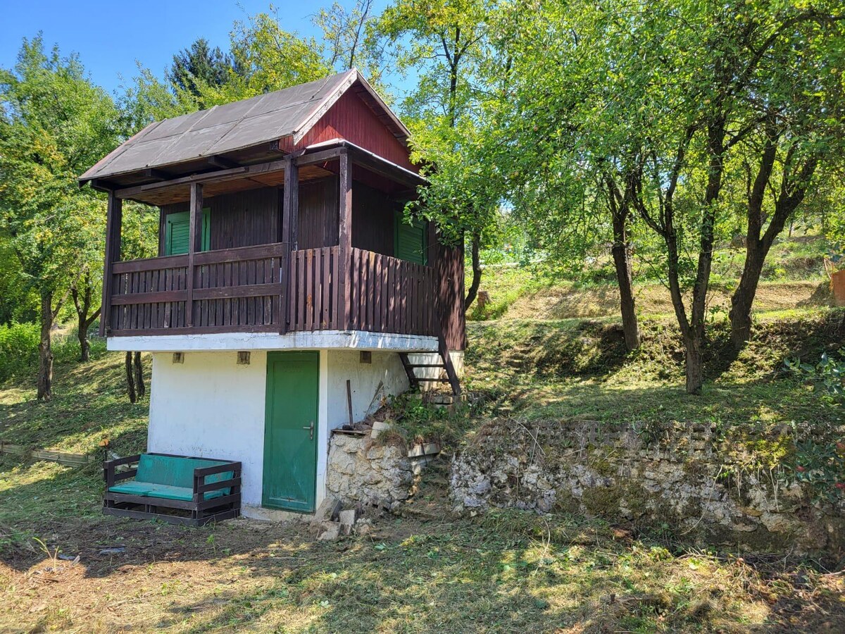 Na predaj pozemok s chatkou, Trenčín, Juh - Chrásť