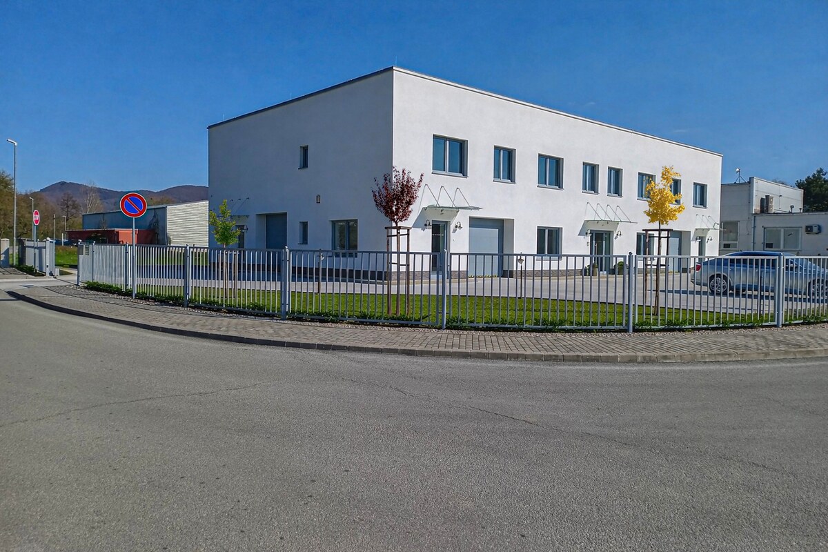 Prenájom kancelárskych  priestorov -  Trenčianska Turná - Zájarčie — foto 2