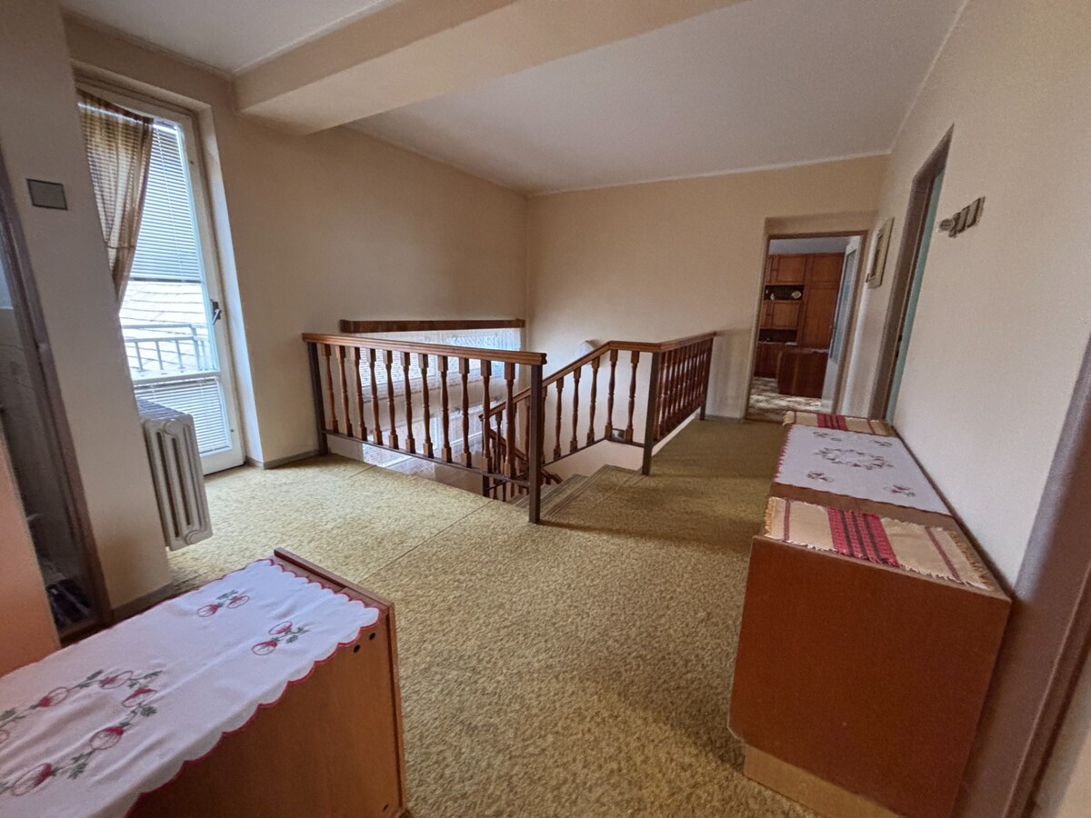 Na predaj rodinný dom s hospodárskymi budovami, Adamovské Kochanovce — foto 17