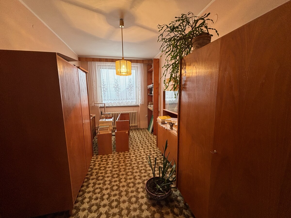 Na predaj rodinný dom s hospodárskymi budovami, Adamovské Kochanovce — foto 28