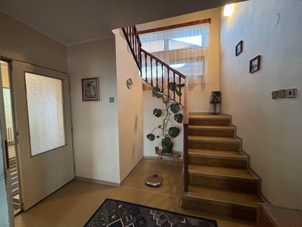 Na predaj rodinný dom s hospodárskymi budovami, Adamovské Kochanovce — foto 29