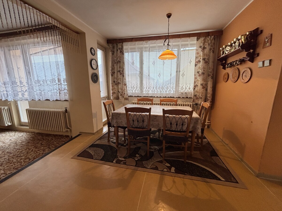 Na predaj rodinný dom s hospodárskymi budovami, Adamovské Kochanovce — foto 6