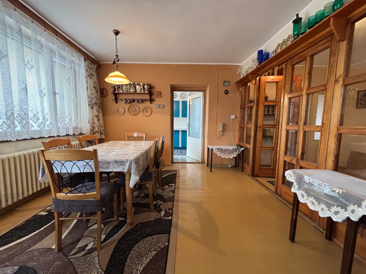 Na predaj rodinný dom s hospodárskymi budovami, Adamovské Kochanovce — foto 9