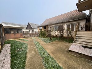 Na predaj rodinný dom s hospodárskymi budovami, Adamovské Kochanovce — foto 30