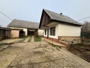 Na predaj rodinný dom s hospodárskymi budovami, Adamovské Kochanovce — foto 31