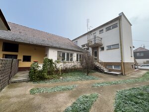 Na predaj rodinný dom s hospodárskymi budovami, Adamovské Kochanovce — foto 36