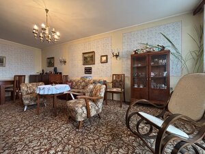Na predaj rodinný dom s hospodárskymi budovami, Adamovské Kochanovce — foto 4
