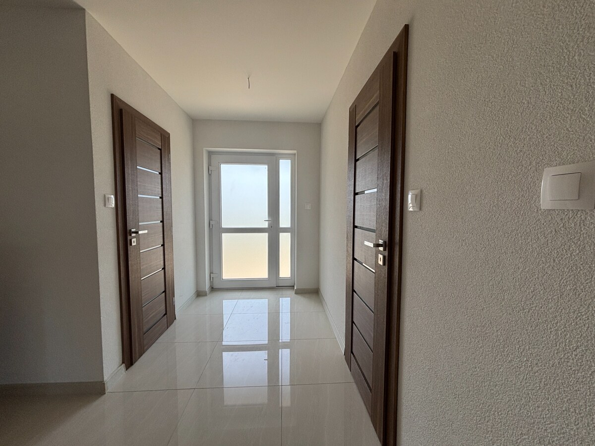 Na predaj novostavba – moderný bungalov v obci Podlužany — foto 13