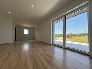 Na predaj novostavba – moderný bungalov v obci Podlužany — foto 11