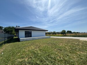 Na predaj novostavba – moderný bungalov v obci Podlužany — foto 14