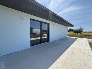 Na predaj novostavba – moderný bungalov v obci Podlužany — foto 15