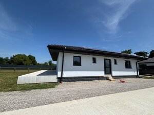 Na predaj novostavba – moderný bungalov v obci Podlužany — foto 3