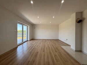 Na predaj novostavba – moderný bungalov v obci Podlužany — foto 7