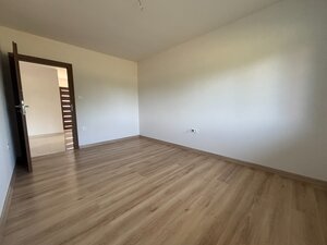 Na predaj novostavba – moderný bungalov v obci Podlužany — foto 9