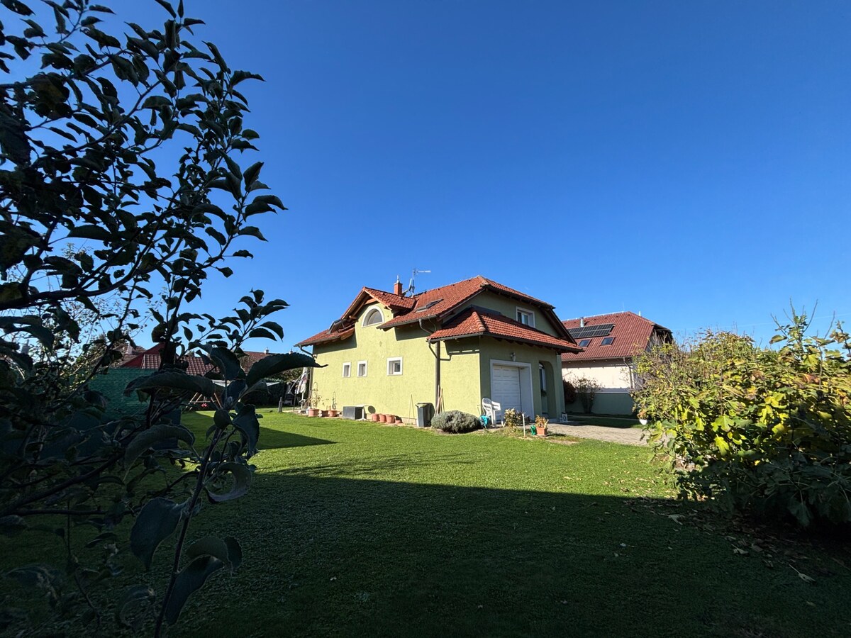 Na predaj 5 izb. rodinný dom + dve garáže, Trenčianske Stankovce — foto 24