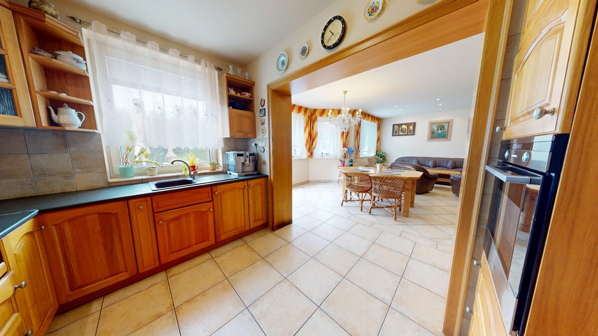 Na predaj 5 izb. rodinný dom + dve garáže, Trenčianske Stankovce — foto 3
