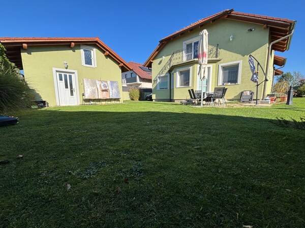 Na predaj 5 izb. rodinný dom + dve garáže, Trenčianske Stankovce