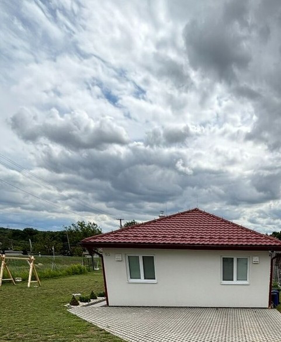 4 izbová NOVOSTAVBA s terasou a pozemkom 1.200 m2 v blízkosti Levíc — foto 3