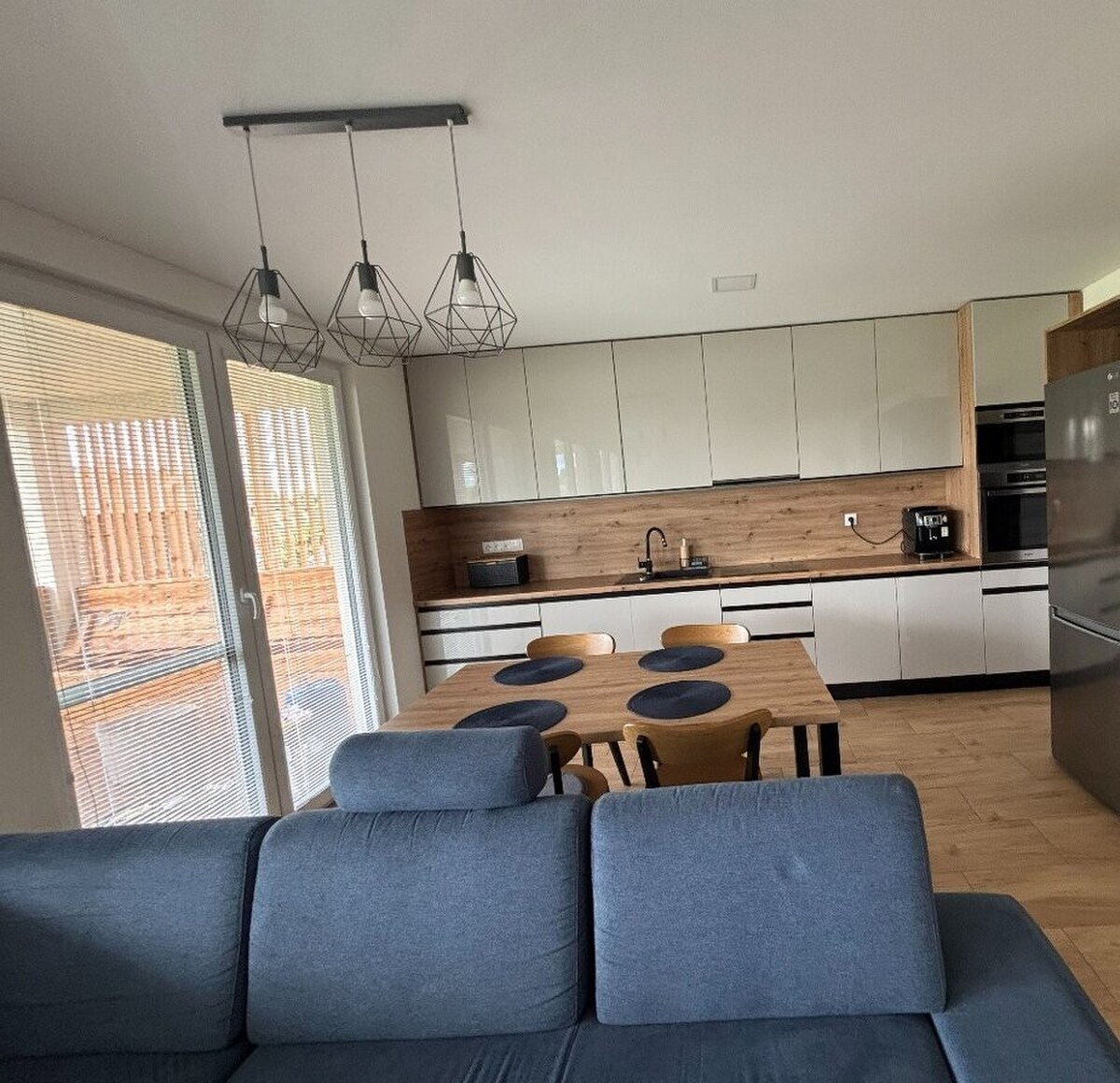 4 izbová NOVOSTAVBA s terasou a pozemkom 1.200 m2 v blízkosti Levíc — foto 6
