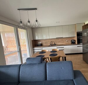 4 izbová NOVOSTAVBA s terasou a pozemkom 1.200 m2 v blízkosti Levíc — foto 6
